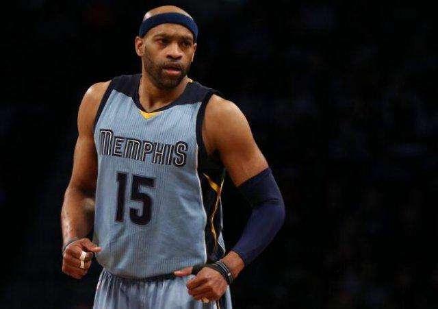 她用自己的 她用自己的